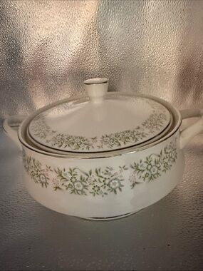 Vintage Taihei Fine China Pretty Covered Serving Bowl